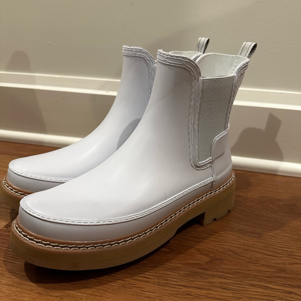Hunter Boots size 7. Worn a few times just not a fan of the way they fit.